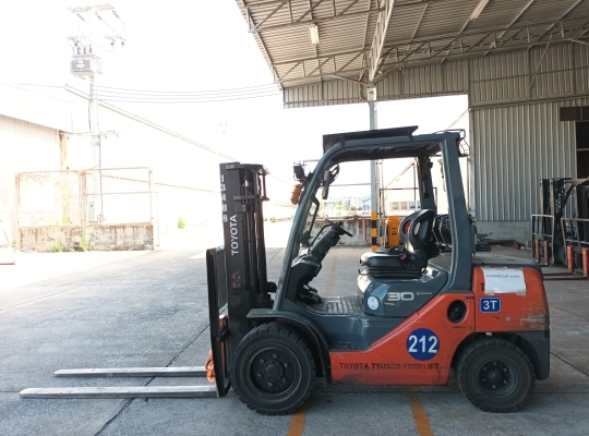 Used Forklift Toyota 32-8FG30, Gasoline/LPG Forklift, Load Capacity 3 Tons, Mast Height 3 M | No. 13409