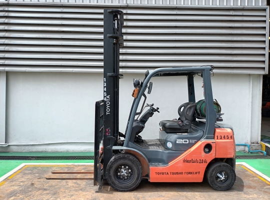 Used Forklift Toyota 32-8FG20, Gasoline/LPG Forklift, Load Capacity 2 Tons, Mast Height 5 M | No. 13454