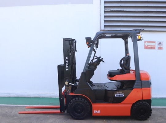 Used Forklift Toyota 8FB25, Electric Forklift, 2.5 Tons Load Capacity.