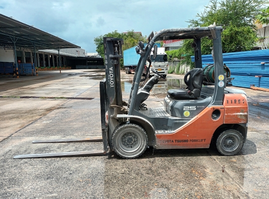 Used Forklift Toyota 32-8FG25, Gasoline/LPG Forklift, Load Capacity 2.5 Tons, Mast Height 3 M | No. 11961