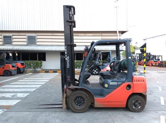 รถโฟล์คลิฟท์แก๊สโซลีนมือสอง Toyota 32-8FG25 ยกได้ 2.5 ตัน เสาสูง 5 เมตร | No 15014