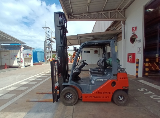 Used Forklift Toyota 32-8FG20, Gasoline/LPG Forklift, Load Capacity 2 Tons, Mast Height 5 M | No. 12752