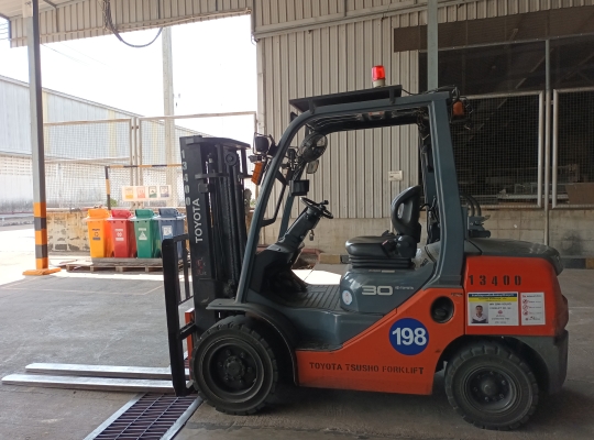 Used Forklift Toyota 32-8FG30, Gasoline/LPG Forklift, Load Capacity 3 Tons, Mast Height 3 M | No. 13400