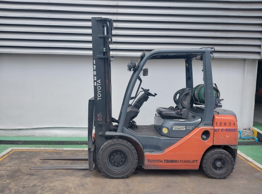 Used Forklift Toyota 32-8FG25, Gasoline/LPG Forklift, Load Capacity 2.5 Tons, Mast Height 4 M | No. 12034