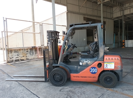 Used Forklift Toyota 32-8FG30, Gasoline/LPG Forklift, Load Capacity 3 Tons, Mast Height 3 M | No. 13415