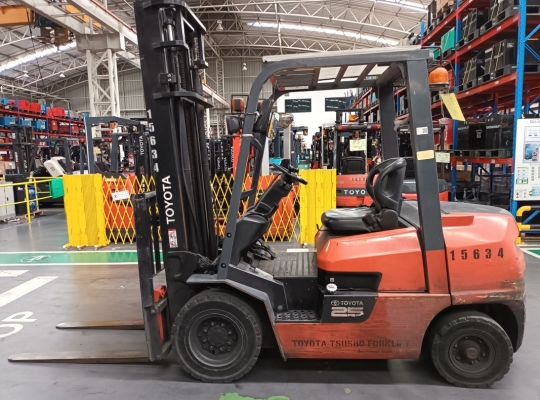 Used Forklift Toyota FDZN25, Diesel Forklift, Load Capacity 2.5 Tons, Mast Height 4 M | No. 15634