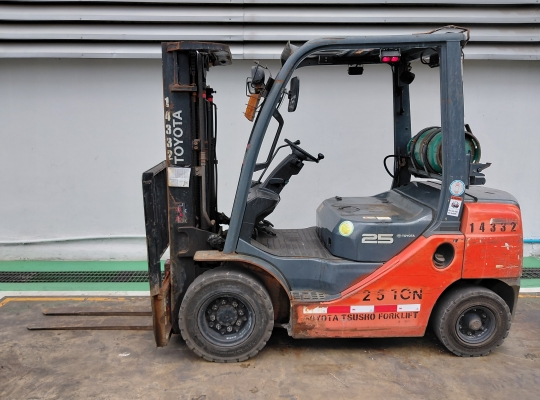 Used Forklift Toyota 32-8FG25, Gasoline/LPG Forklift, Load Capacity 2.5 Tons, Mast Height 4.5 M | No. 14332