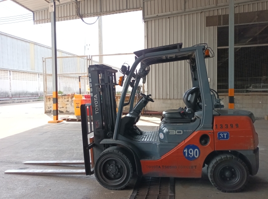 Used Forklift Toyota 32-8FG30, Gasoline/LPG Forklift, Load Capacity 3 Tons, Mast Height 3 M | No. 13399