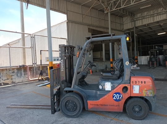 Used Forklift Toyota 32-8FG30, Gasoline/LPG Forklift, Load Capacity 3 Tons, Mast Height 3 M | No. 13700