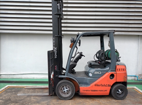 Used Forklift Toyota 32-8FG20, Gasoline/LPG Forklift, Load Capacity 2 Tons, Mast Height 5 M | No. 12757