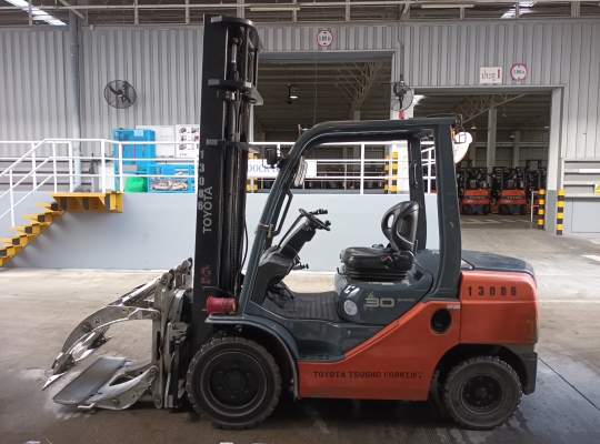 Used Forklift Toyota 72-8FD30, Diesel Forklift, Load Capacity 3 Tons, Mast Height 4.5 M | No. 13086