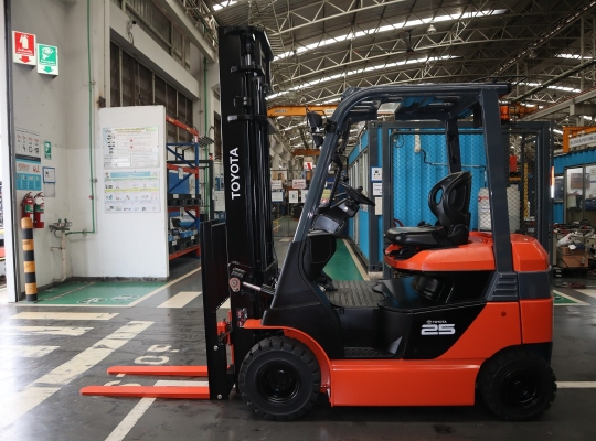 Used Forklift Toyota 8FBH25, Electric Forklift, Load Capacity 2.5 Tons, Mast Height 4 M | No. 15215