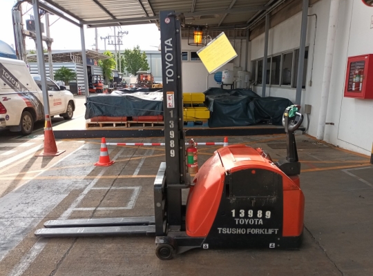 รถโฟล์คลิฟท์ไฟฟ้ามือสอง Toyota 3HFW9 ยกได้ 0.9 ตัน เสาสูง 1.5 เมตร | No 13989