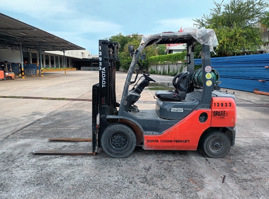 Used Forklift Toyota 32-8FG25, Gasoline/LPG Forklift, Load Capacity 2.5 Tons, Mast Height 3 M | No. 13933