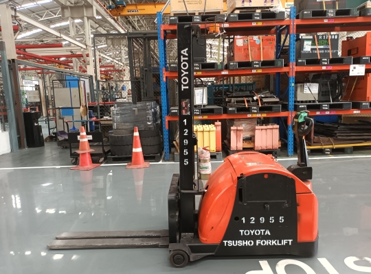 Used Forklift Toyota 3HFW9, Electric Forklift, Load Capacity 0.9 Tons, Mast Height 1.5 M | No. 12955