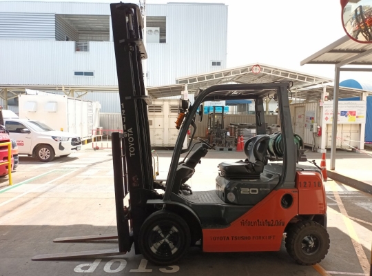Used Forklift Toyota 32-8FG20, Gasoline/LPG Forklift, Load Capacity 2 Tons, Mast Height 5 M | No. 12716
