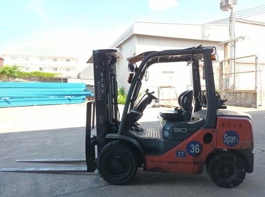 Used Forklift Toyota 32-8FG30, Gasoline/LPG Forklift, Load Capacity 3 Tons, Mast Height 4.5 M | No. 9254