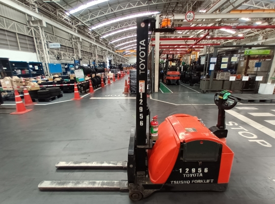 รถโฟล์คลิฟท์ไฟฟ้ามือสอง Toyota 3HFW9 ยกได้ 0.9 ตัน เสาสูง 1.5 เมตร | No 12930
