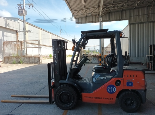 Used Forklift Toyota 32-8FG30, Gasoline/LPG Forklift, Load Capacity 3 Tons, Mast Height 3 M | No. 13407
