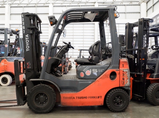 รถโฟล์คลิฟท์แก๊สโซลีนมือสอง Toyota 32-8FG15 ยกได้ 1.5 ตัน เสาสูง 3 เมตร | No 12297