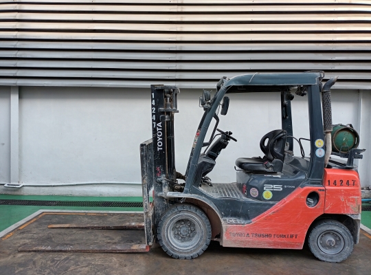 Used Forklift Toyota 32-8FG25, Gasoline/LPG Forklift, Load Capacity 2.5 Tons, Mast Height 3 M | No. 14247
