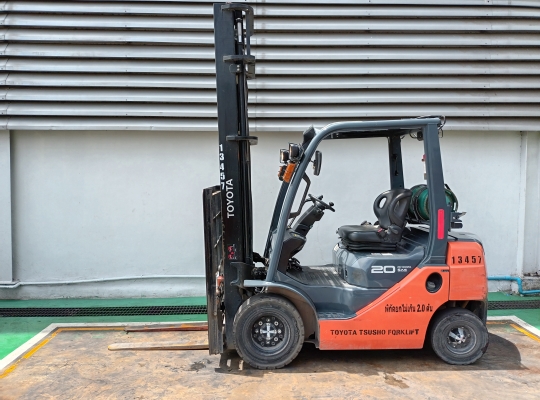 Used Forklift Toyota 32-8FG20, Gasoline/LPG Forklift, Load Capacity 2 Tons, Mast Height 5 M | No. 13457