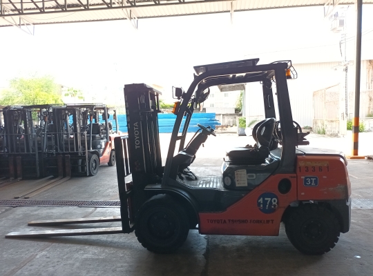 Used Forklift Toyota 32-8FG30, Gasoline/LPG Forklift, Load Capacity 3 Tons, Mast Height 3 M | No. 13361
