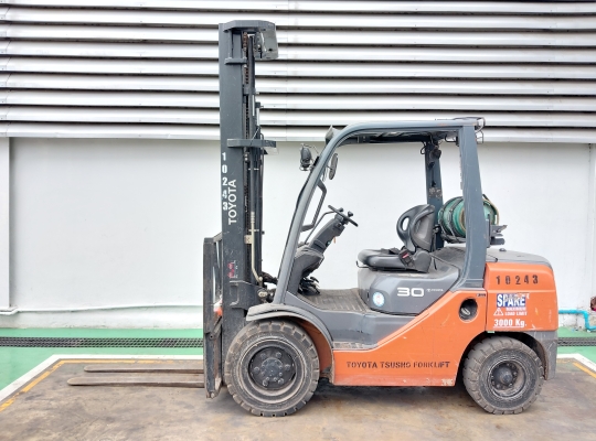 Used Forklift Toyota 32-8FG30, Gasoline/LPG Forklift, Load Capacity 3 Tons, Mast Height 6 M | No. 10243